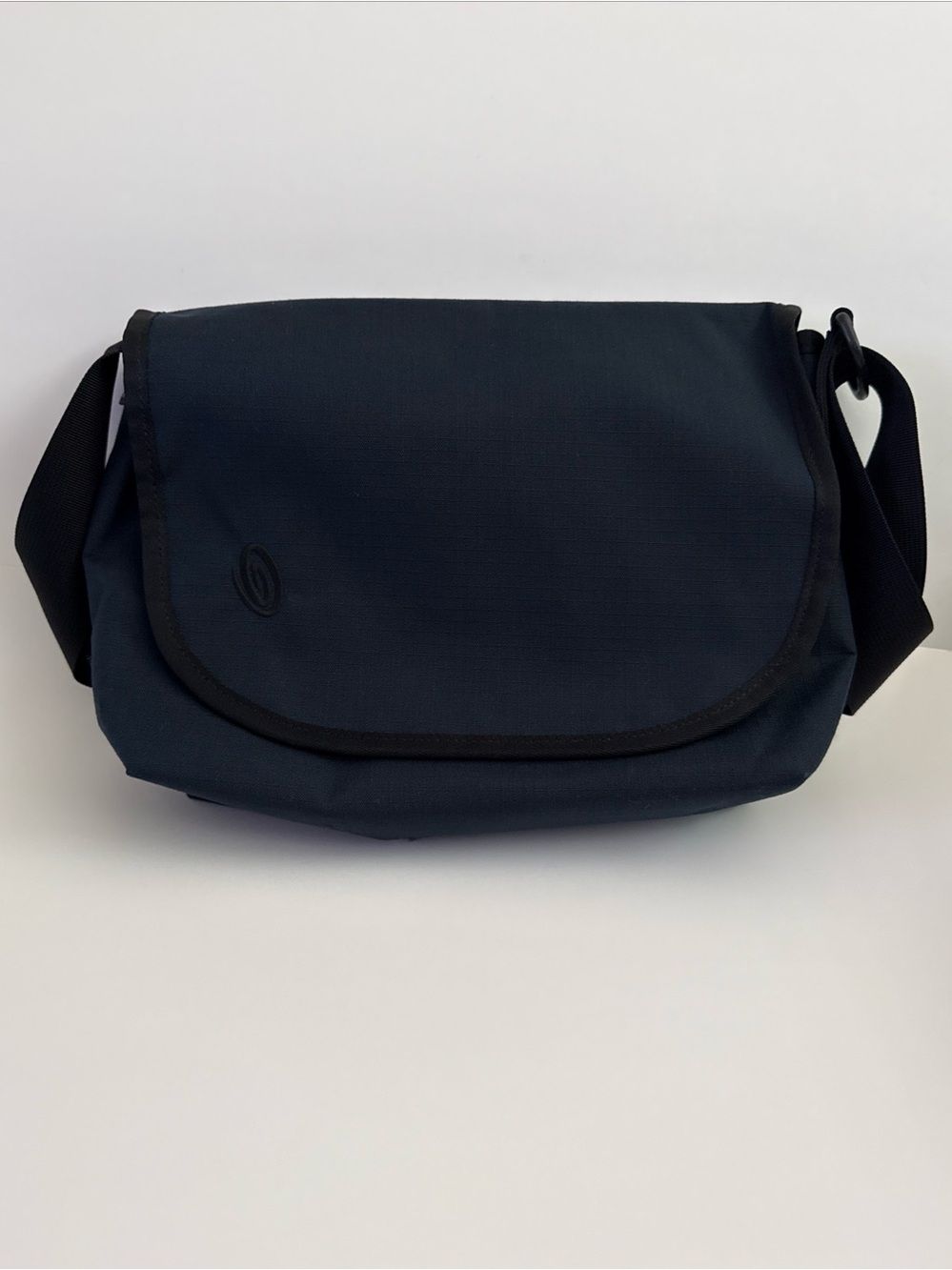 TIMBUK2 Eula Crossbody Bag Dark Navy Blue with Black Trim NWOT- RARE